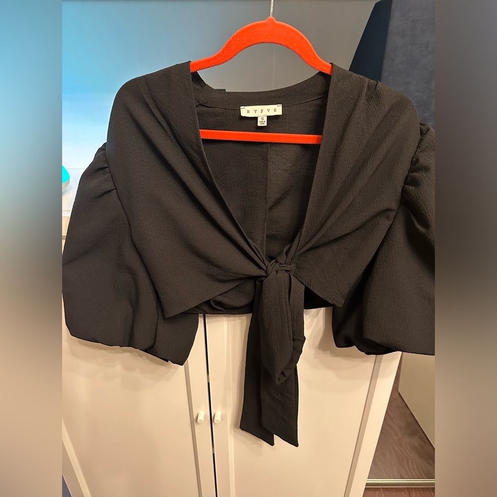 HYFVE Black crop puff sleeve top🖤